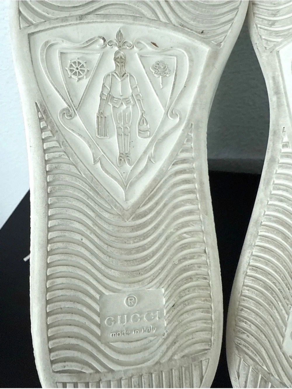 EUC Gucci Ace Interlocking G Logo White Leather High Top Sneakers